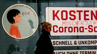 Германия регистрира рекордни 66 884 нови случая на коронавирус за