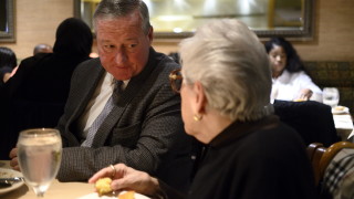 Кметът на Джим Кени вдигна полицейски час в четвъртък наложен