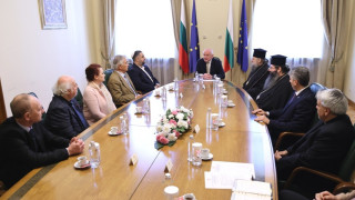 Служебният премиер Димитър Главчев проведе днес среща с представители на