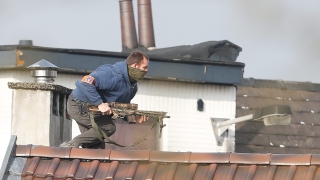 Спецполицаи щурмуват терористи в Брюксел