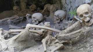 През 79 г сл Хр вулканът Везувий унищожил градовете които