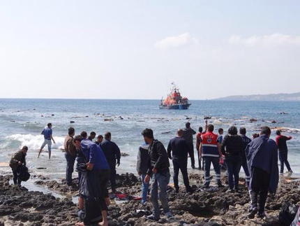 Кораб с мигранти потъна край бреговете на Либия, 100 души загинаха
