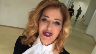 Катето Евро изненада с книга