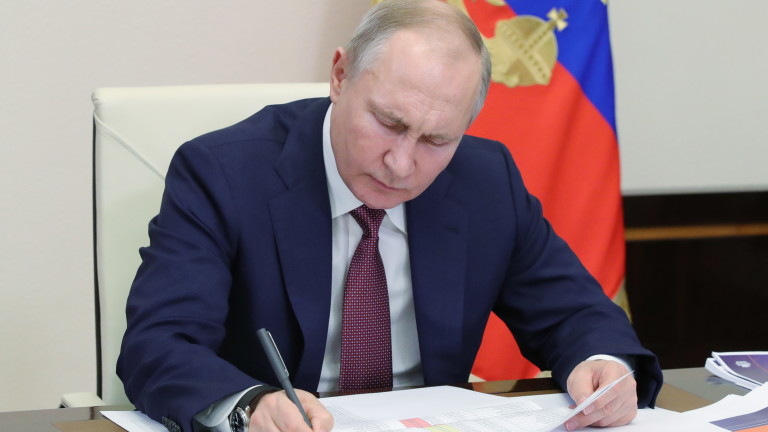 Путин - мнимият великан на ваксината "Спутник V"