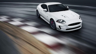 Jaguar представя подобрения XKR-S