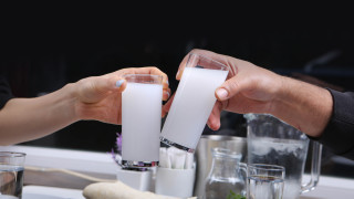 Истинска приливна вълна от узо ципуро и раки към експортните