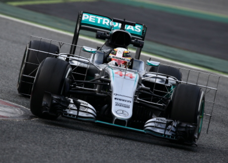 Наказаха Хамилтън с 5 места