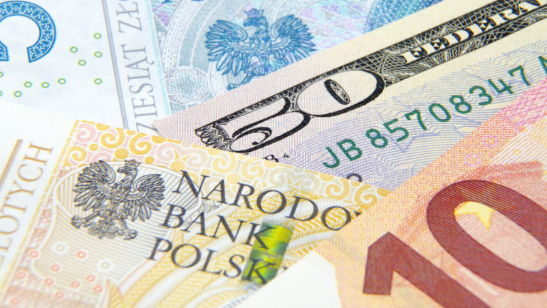 Източноевропейските валути се събуждат, за да се изправят срещу долара