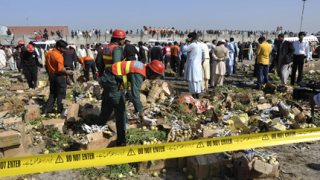 Взрив на пазар за плодове в Пакистан уби 23-ма