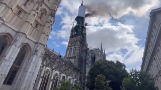 Кулата на готическата катедрала във френския град Руан в Нормандия