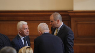 Импровизиран коалиционен съвет си спретнаха в Народното събрание ГЕРБ и