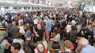 Хаос на летището в австралийския град Сидни през първия ден