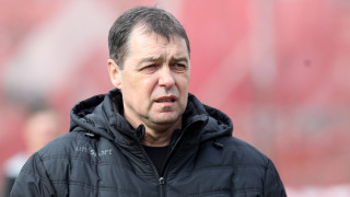 Петър Хубчев отмъква трима от Левски