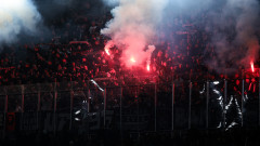 Феновете на Айнтрахт Франкфурт сътвориха хаос на мача с Барселона