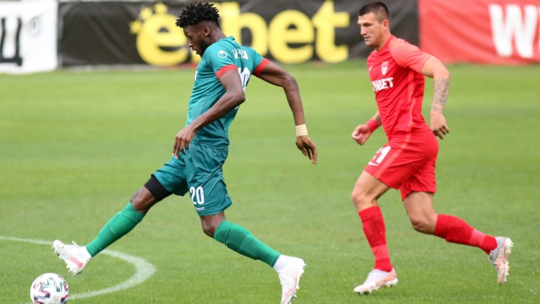 Ботев (Пловдив) се изравни с Черно море на върха след равенство с Царско село