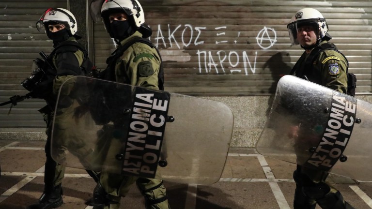 Сблъсъци на протест в Атина за годишнината от убийството на младеж