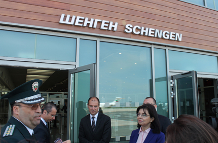 100 % сме готови за Шенген по въздух и вода, обяви Кунева