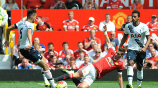 Нов в Юнайтед строи съотборниците си