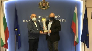 Министърът на младежта и спорта Красен Кралев и кметът на