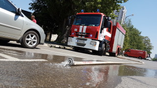 Пожар избухна в жилищен блок в Бургас