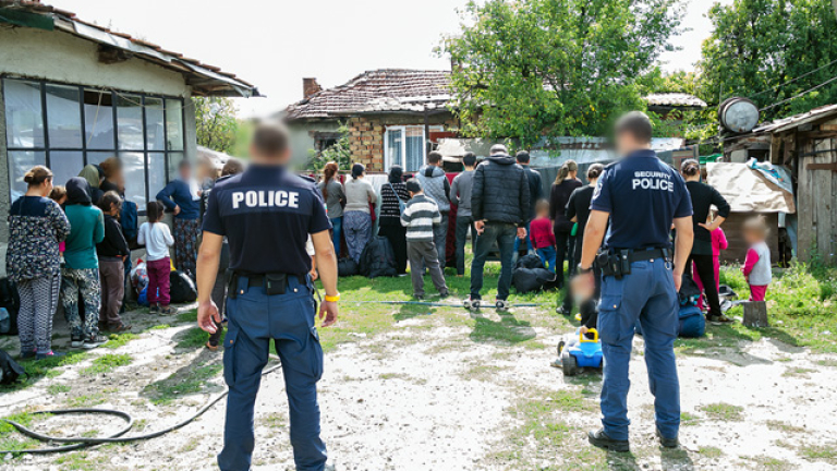 Задържаха 62-ма нелегални имигранти за тази нощ в София