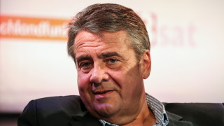 Зигмар Габриел: Политическата шашма с Лайен може да събори коалицията на Меркел