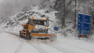 680 снегорина са се включили в почистването на пътищата през