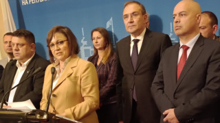 Нинова съзря измами с машините заради яростната им защита от ПП и ДБ