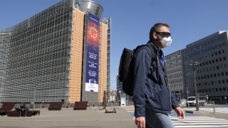 Първа жертва на коронавируса от Европейската комисия пише Дейли телеграф