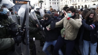 Гръцката полиция обяви забрана за големи събирания за една седмица