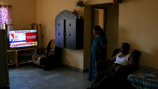 Индия удължи извънредното положение до 3 май пише Гардиън Днес