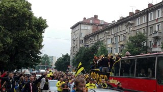 Около 1000 футболни привърженици на ФК Ботев Пловдив за кратко