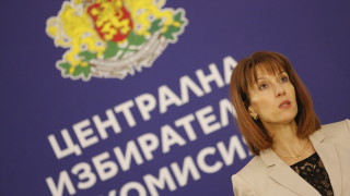 Със своеобразна демонстрация започна тегленето на жребия в Централата избирателна