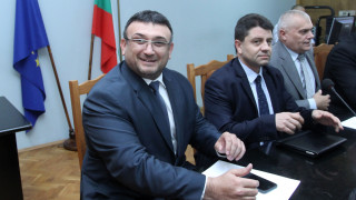 От първи август започва изплащането на средства за служебно облекло