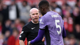 Един от най добрите английски рефери в миналото Майк Дийн