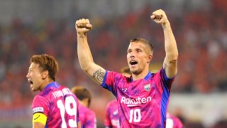 Бившият германски национал Лукас Подолски може да продължи кариерата си