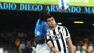 Наполи обърна Ювентус и продължава без грешка в Серия "А"