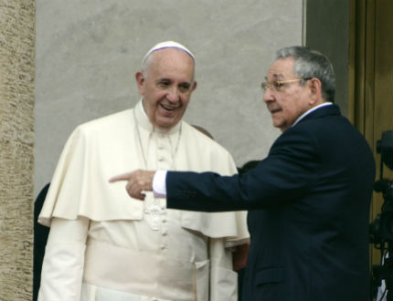 Папа Франциск се срещна с Раул и Фидел Кастро 
