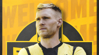 Вратарят на Ботев Пловдив Матвей Игонен и защитникът Йонас Там