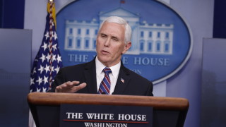 Основният говорител на вицепрезидента на САЩ Майк Пенс и коронавирусната