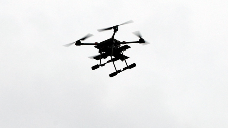 Как летят дронове, самолети и коптери - това представиха учените
