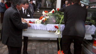 Над 200 души казаха последно сбогом на Васил