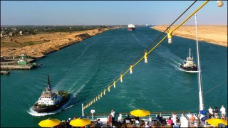 Приходите на Египет от Суецкия канал достигнаха рекорд от 7
