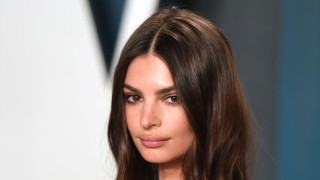 Перфектните форми на Емили Ратайковски след раждането