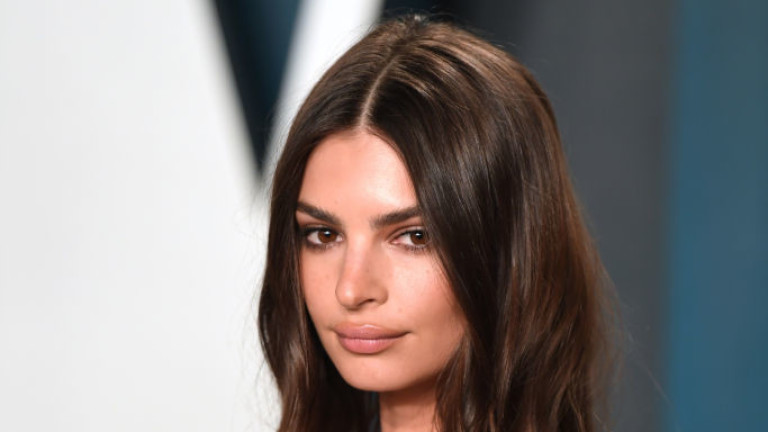 Перфектните форми на Емили Ратайковски след раждането