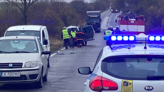 Два леки автомобила катастрофираха край Стара Загора информира БНТ Инцидентът