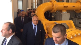 Между два потока, та "уйде коня у реката"