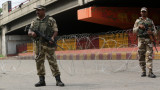  Индия анулира специфичния статут на Кашмир и праща войска 