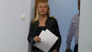 Депутатът от БСП Елена Йончева се интересува дали се проверяват