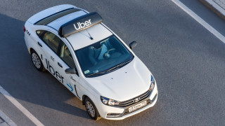 Uber подписа многомилиардна сделка за закупуване на флотилия от роботаксита